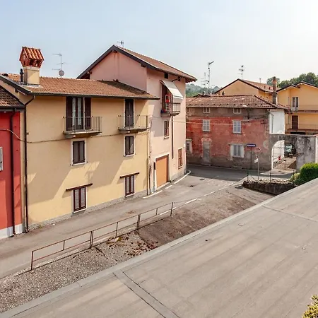 House 5 Minutes From Apartman Arona