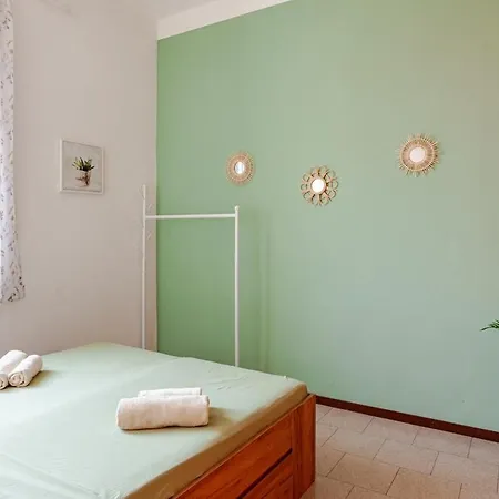 House 5 Minutes From Apartman *