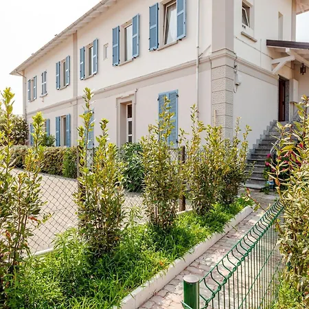 House 5 Minutes From Apartman *