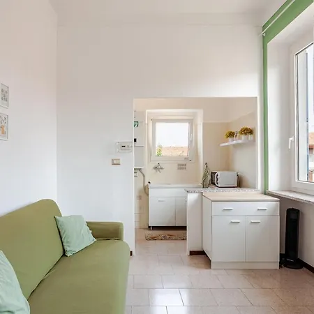 House 5 Minutes From Apartman