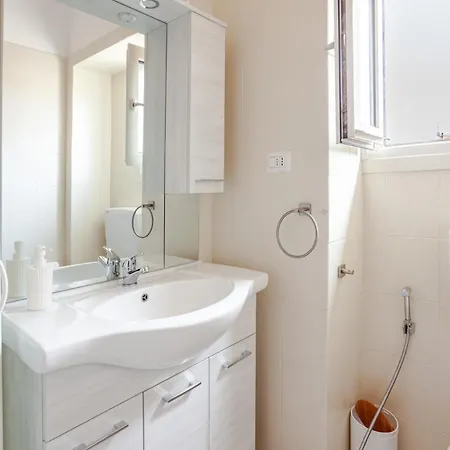 House 5 Minutes From Apartman Arona